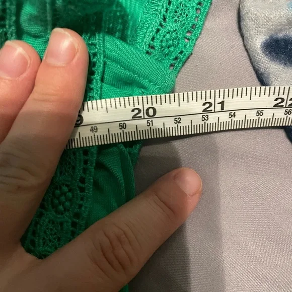 Crown & Ivy Green Ruffle Blouse - Size Large - 100%‎ Cotton - Picture 4 of 5